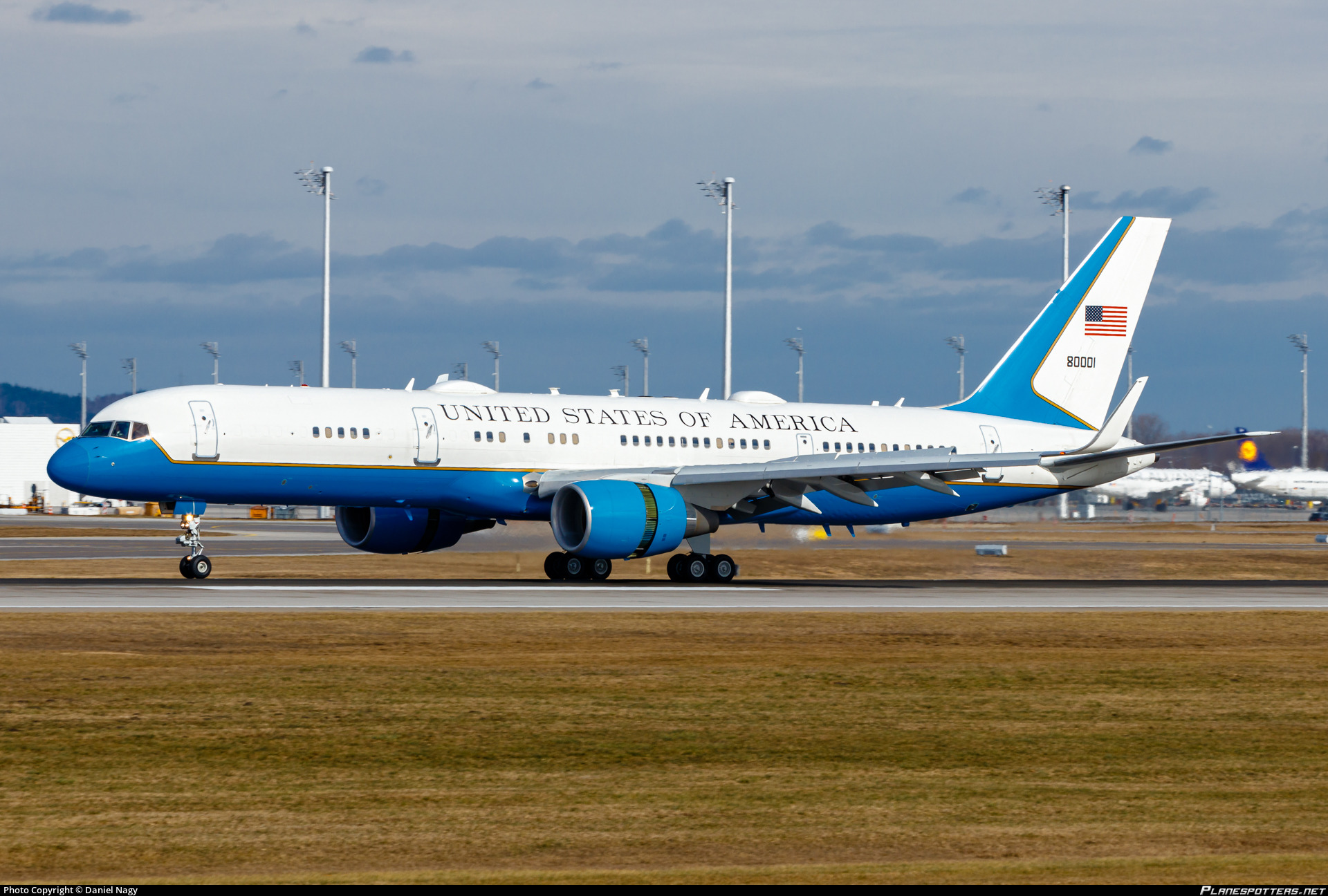 Photo of C-32A / C-32B